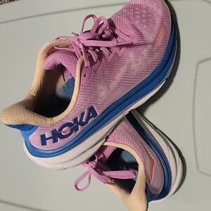 HOKA ONE ONE Clifton 9 Running Shoes - Women's Size 9D/Wide cyclamen/sweet lilac